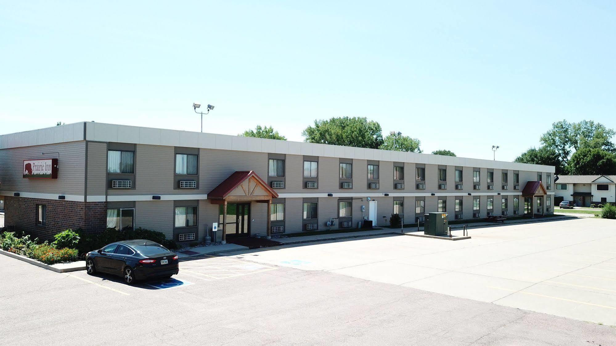 Prairie Inn Vermillion Exterior photo